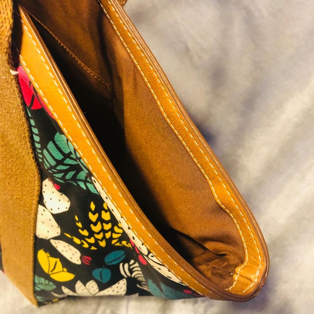 Fossil Beach Tote With Match Wallet And Pouch - image 4